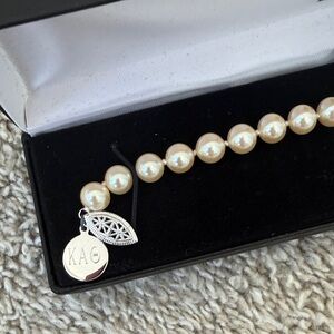 Kapp Alpha Theta Pearl Beaded Bracelet in Ivory with Silver Charms
